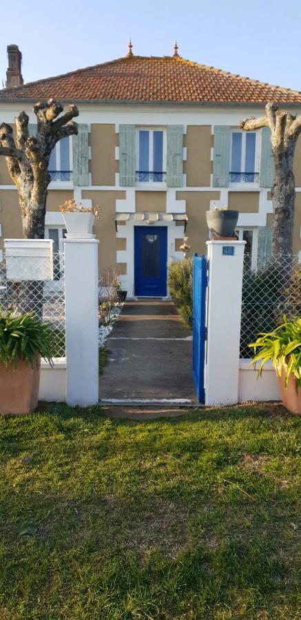 Grande Maison Charentaise Avec Vue Sur Le Chenal Superbes Couches De Soleil Sur L Estuaire De La Gironde! Mortagne-sur-Gironde Exterior foto